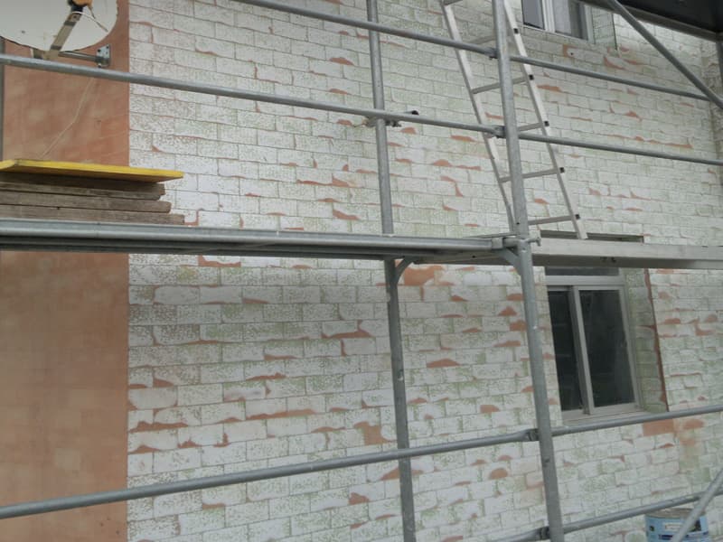 Rehabilitación de fachada en vivienda con problemas de humedades - Pinturas Carlos
